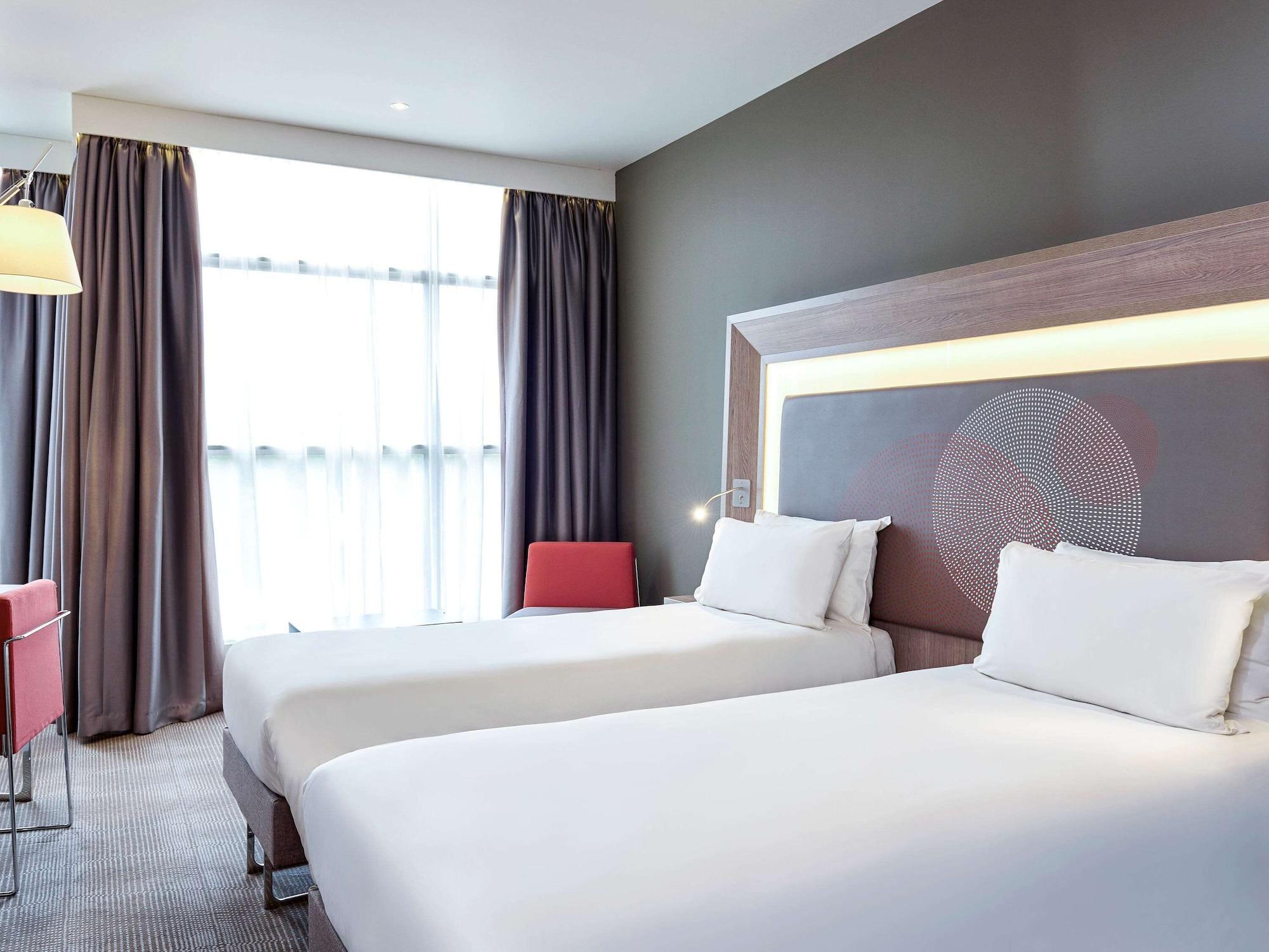 Novotel London Heathrow Airport T1 T2 And T3 Хейс Экстерьер фото